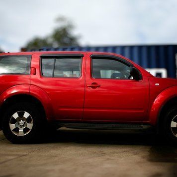 Дефлекторы окон (ветровики) Nissan Pathfinder 2005-2013 (HIC) 00-00003710 фото