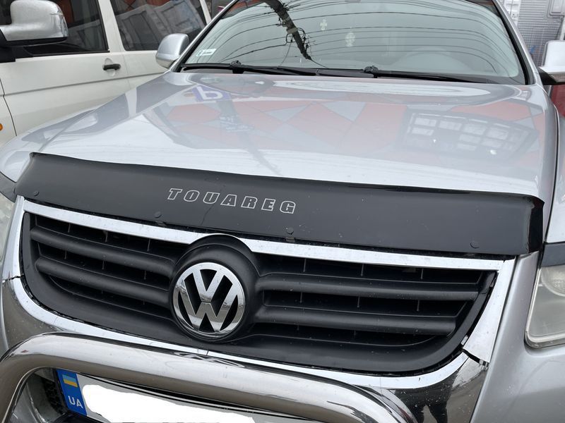 Дефлектор капота (мухобойка) Volkswagen Touareg 2003-2010 (ViP) 00-00000613 фото