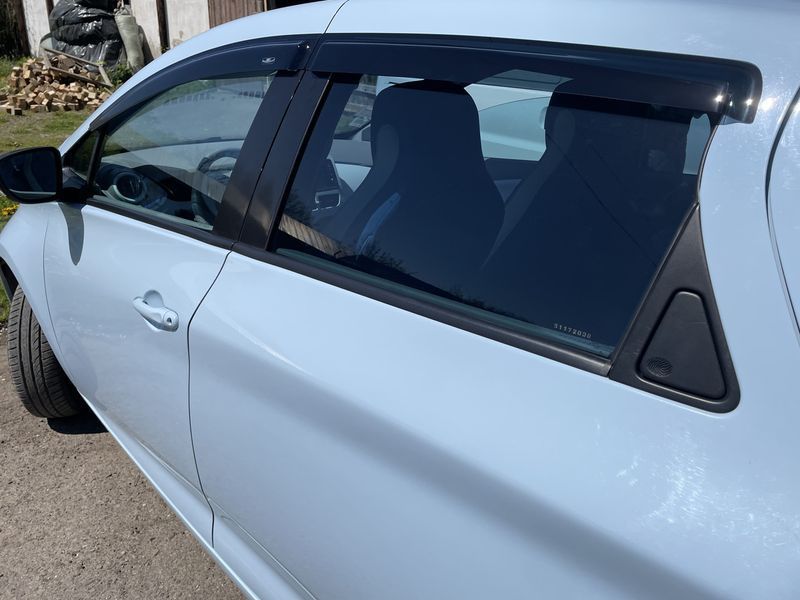 Дефлектори вікон (вітровики) Renault Zoe 2012 -> HB (HIC) 00-00003836 фото