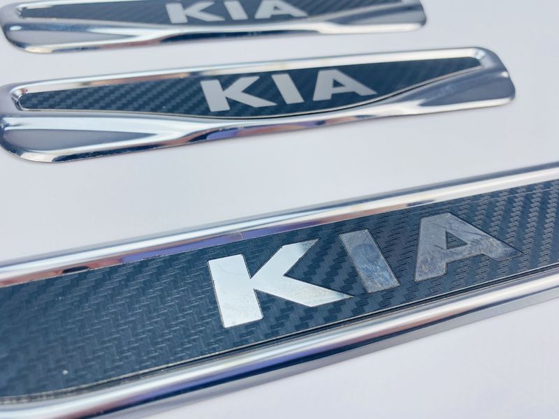 Накладки на пороги Kia 4шт (Y-2 хром-карбон) (TAN24) 00-00014631 фото